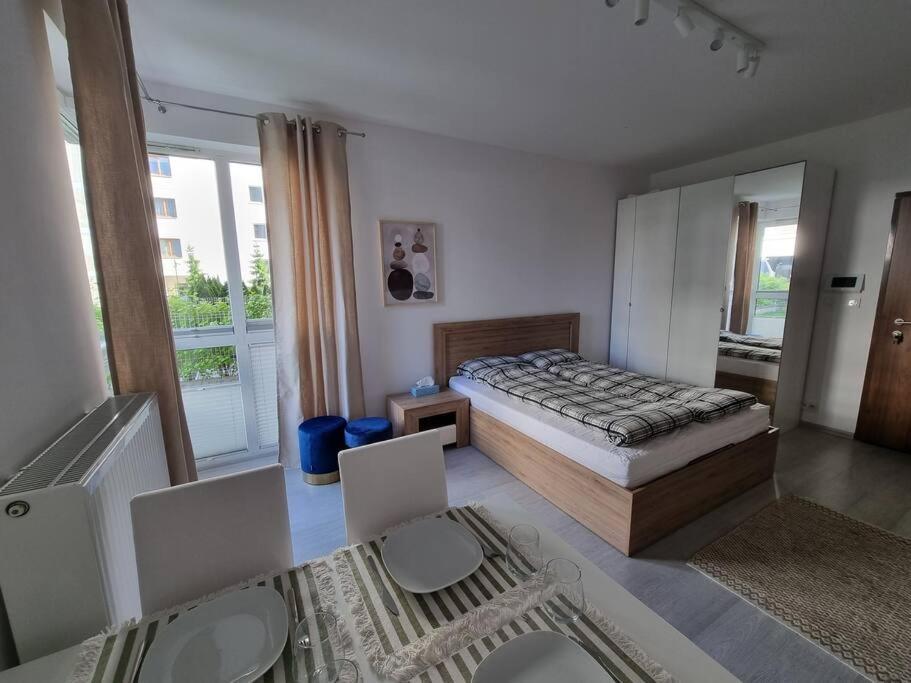 King-size Bed With Garden Apartament