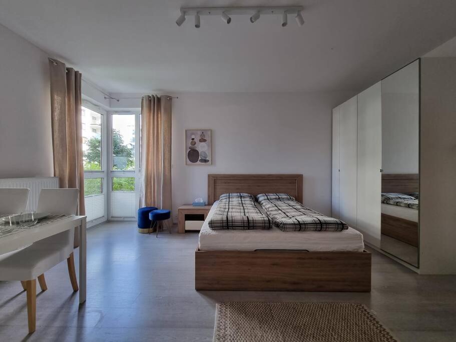 King-size Bed With Garden Warszawa